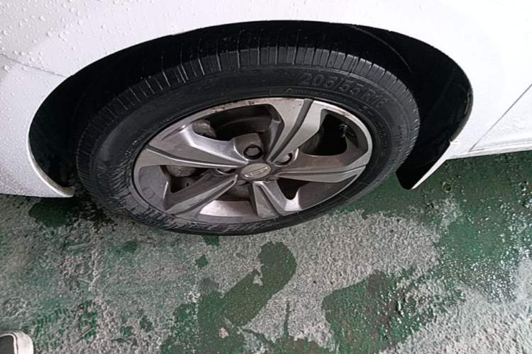 Used Geely Auto Emgrand GL 2019 1.4T CVT Elite Smart Edition Left Front Wheel Hub
