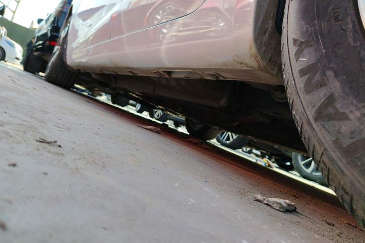 Used Geely Auto Emgrand GL 2019 1.4T CVT Elite Smart Edition Left Side Sill