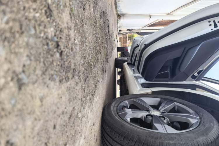 Used Geely Auto Emgrand GL 2019 1.4T CVT Elite Smart Edition Left Side Sill