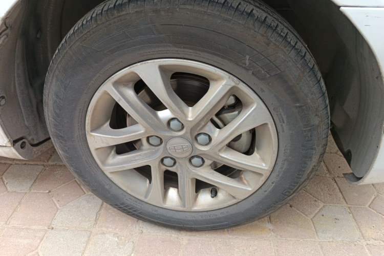 Used Geely Auto Emgrand GL 2019 1.8L Manual Entry-Level Smart Enjoyment Version Right Front Wheel Hub