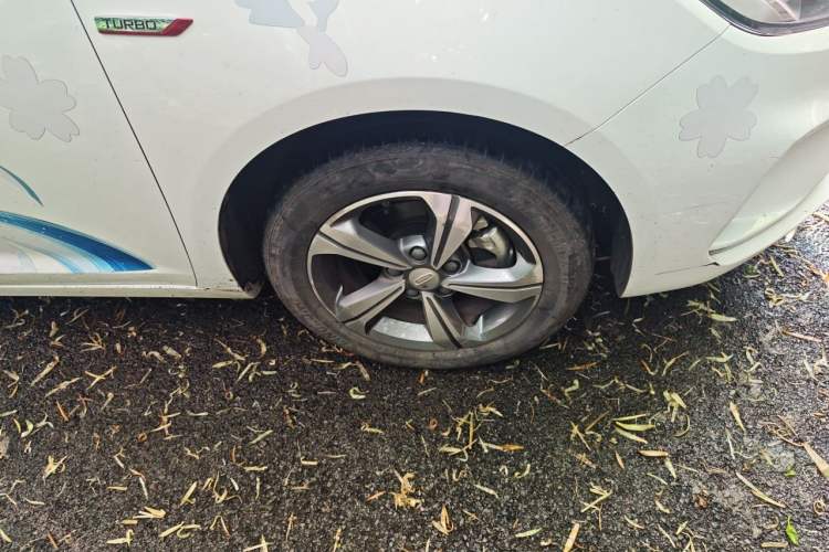 Used Geely Auto Emgrand GL 2019 1.4T CVT Elite Smart Edition Right Front Wheel Hub