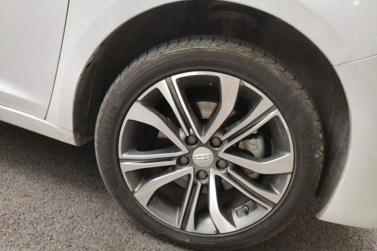 Used Geely Auto Emgrand GL 2019 1.4T CVT Prestige Smart Edition Right Front Wheel Hub