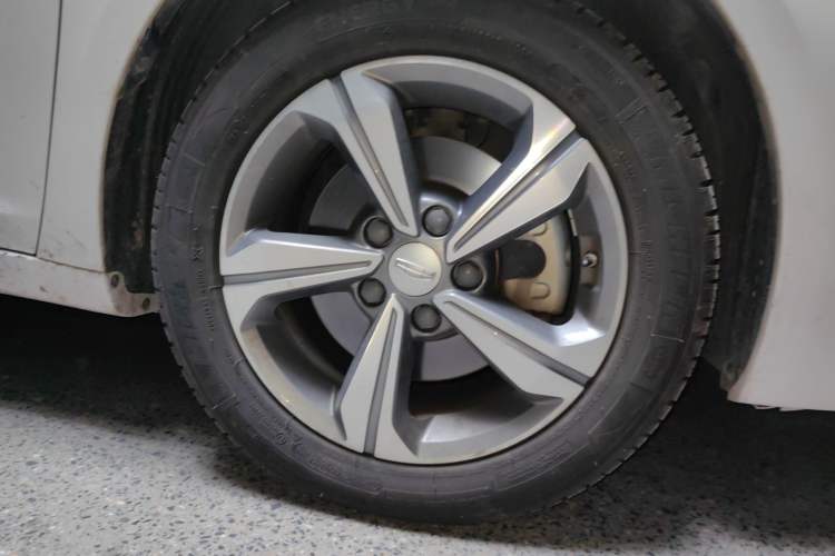 Used Geely Auto Emgrand GL 2019 1.4T CVT Elite Smart Edition Right Front Wheel Hub