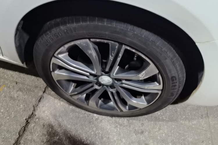 Used Geely Auto Emgrand GL 2019 1.4T CVT Prestige Smart Edition Right Front Wheel Hub