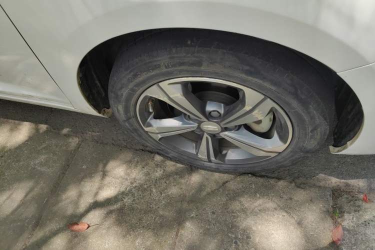 Used Geely Auto Emgrand GL 2019 1.4T CVT Elite Smart Edition Right Front Wheel Hub