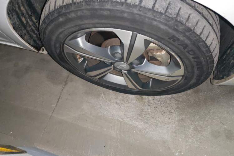 Used Geely Auto Emgrand GL 2019 1.4T CVT Elite Smart Edition Right Front Wheel Hub