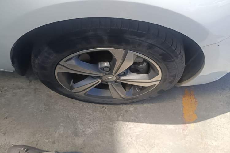 Used Geely Auto Emgrand GL 2019 1.4T CVT Elite Smart Edition Right Front Wheel Hub