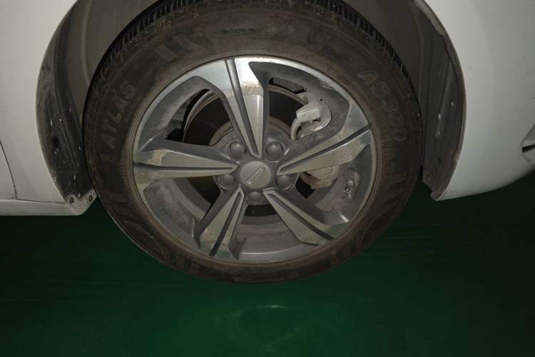 Used Geely Auto Emgrand GL 2019 1.4T CVT Elite Smart Edition Right Front Wheel Hub
