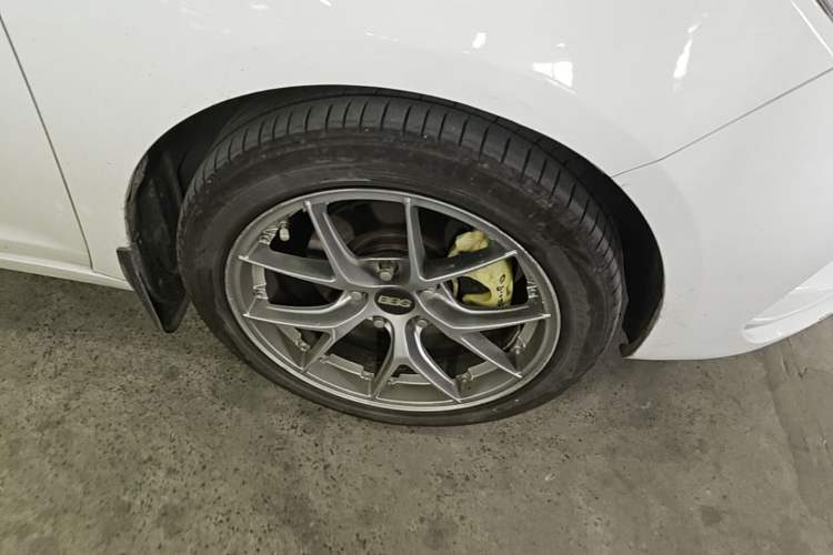 Used Geely Auto Emgrand GL 2019 1.5T DCT Prestige Smart Edition Right Front Wheel Hub
