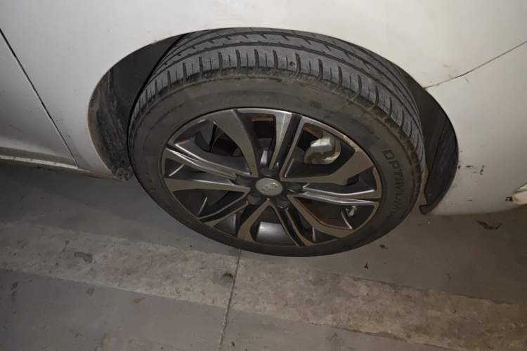 Used Geely Auto Emgrand GL 2019 1.4T CVT Prestige Smart Edition Right Front Wheel Hub