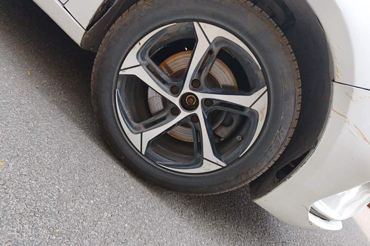 Used Geely Auto Emgrand GL 2019 1.8L DCT Elite Smart Edition Right Front Wheel Hub