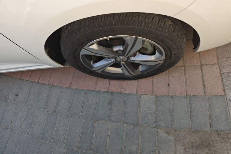 Used Geely Auto Emgrand GL 2019 1.4T CVT Elite Smart Edition Right Front Wheel Hub