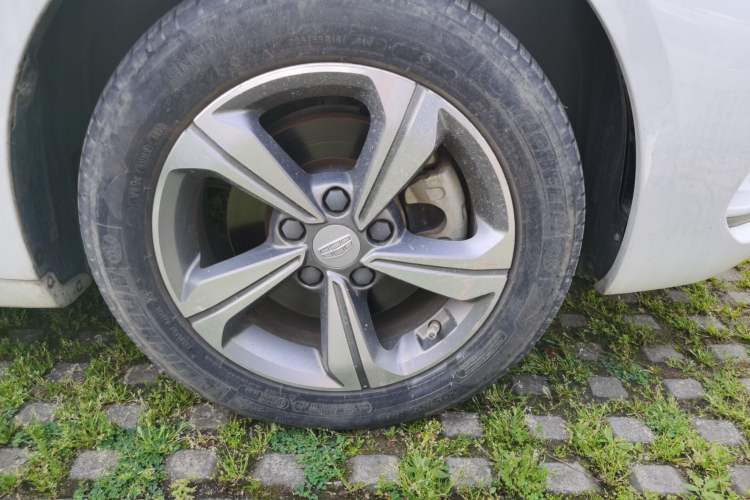 Used Geely Auto Emgrand GL 2019 1.4T CVT Elite Smart Edition Right Front Wheel Hub