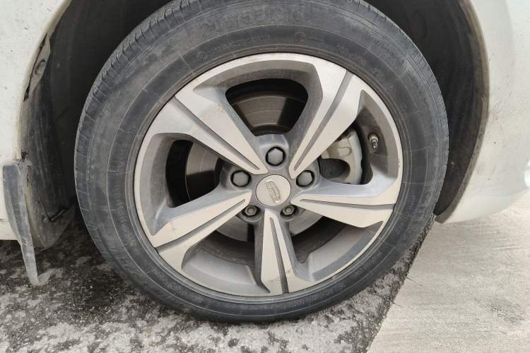 Used Geely Auto Emgrand GL 2019 1.4T CVT Elite Smart Edition Right Front Wheel Hub