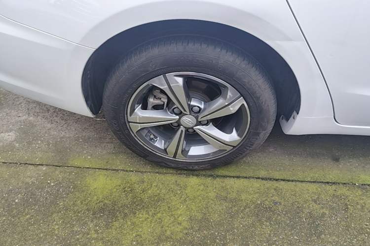Used Geely Auto Emgrand GL 2019 1.4T CVT Elite Smart Edition Right Rear Wheel Hub