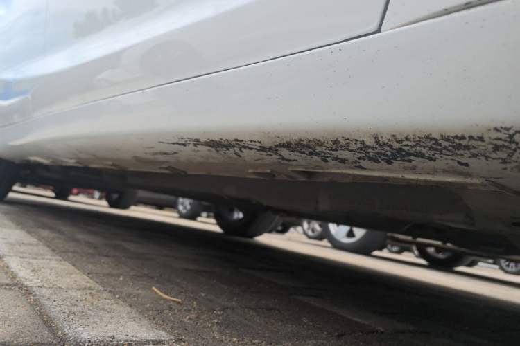 Used Geely Auto Emgrand GL 2019 1.4T CVT Elite Smart Edition Right Side Sill