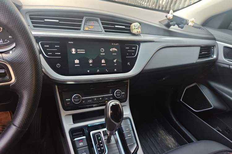 Used Geely Auto Emgrand GL 2019 1.4T CVT Elite Smart Edition Audio And AC Panel