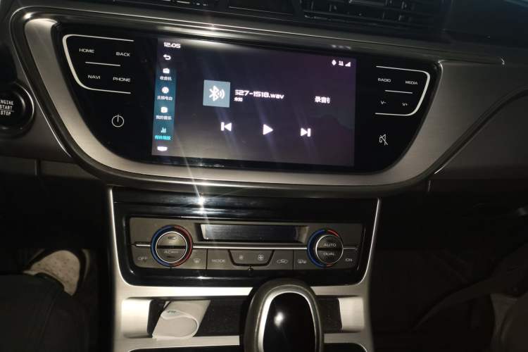 Used Geely Auto Emgrand GL 2019 1.4T CVT Elite Smart Edition Audio And AC Panel