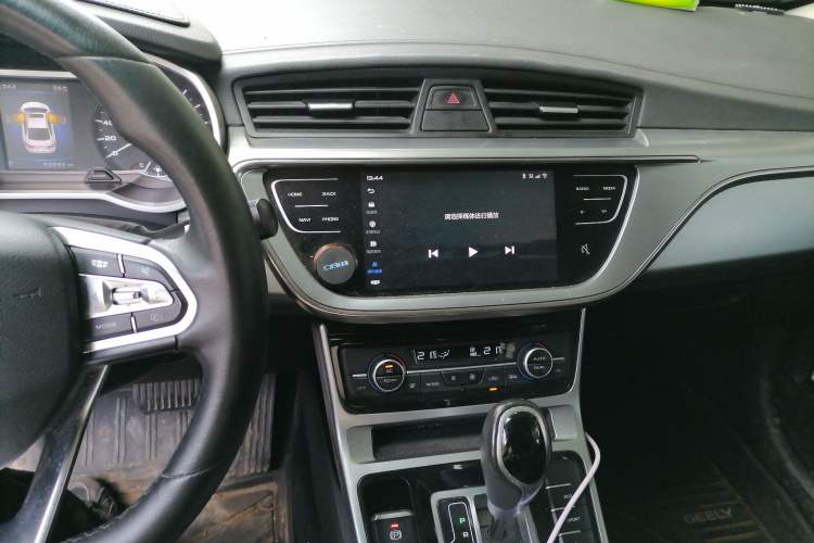 Used Geely Auto Emgrand GL 2019 1.4T CVT Elite Smart Edition Audio And AC Panel