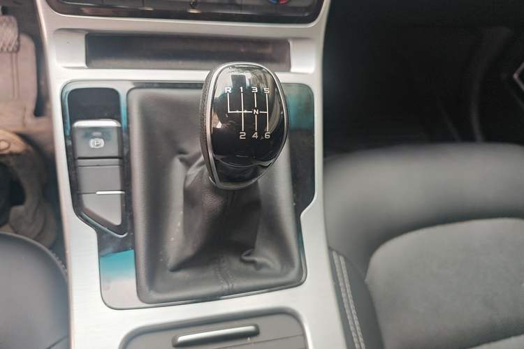 Used Geely Auto Emgrand GL 2019 1.4T Manual Elite Smart Edition Gear Lever
