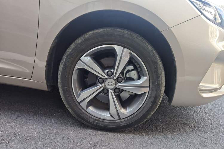 Used Geely Auto Emgrand GL 2019 1.4T CVT Elite Smart Edition Right Front Wheel Hub