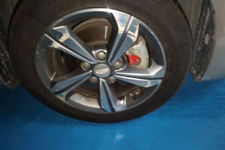 Used Geely Auto Emgrand GL 2019 1.4T CVT Elite Smart Edition Right Front Wheel Hub