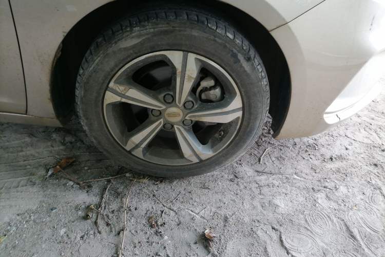 Used Geely Auto Emgrand GL 2019 1.4T CVT Elite Smart Edition Right Front Wheel Hub