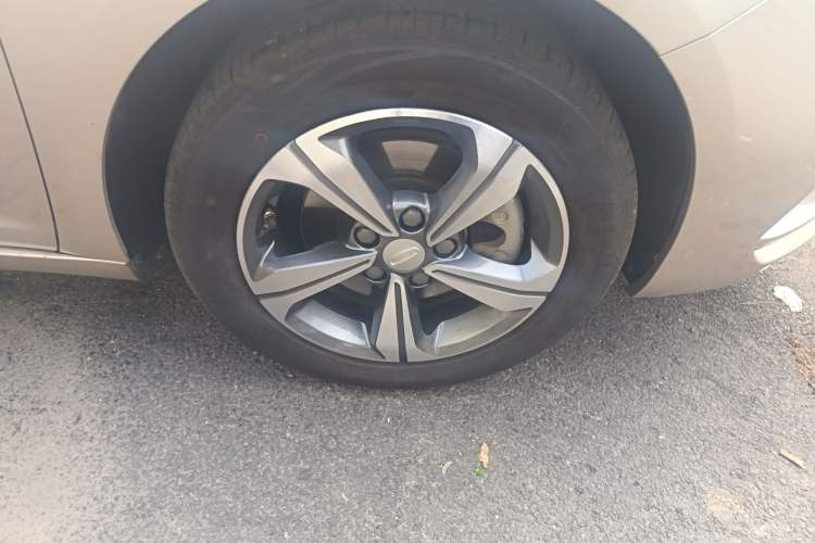 Used Geely Auto Emgrand GL 2019 1.5T DCT Elite Smart Edition Right Front Wheel Hub