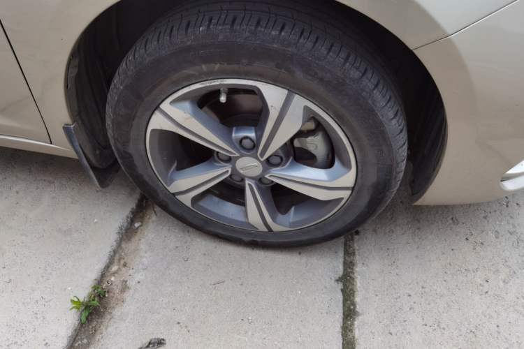 Used Geely Auto Emgrand GL 2019 1.4T Manual Elite Smart Edition Right Front Wheel Hub