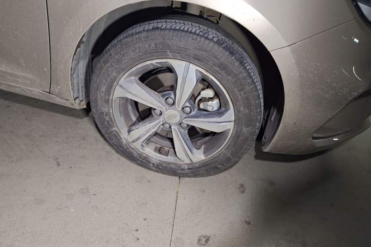 Used Geely Auto Emgrand GL 2019 1.4T Manual Elite Smart Edition Right Front Wheel Hub