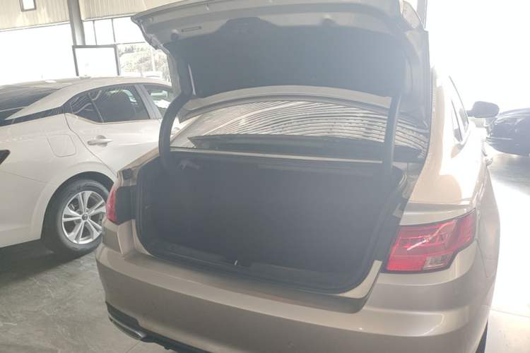 Used Geely Auto Emgrand GL 2019 1.4T CVT Elite Smart Edition Trunk