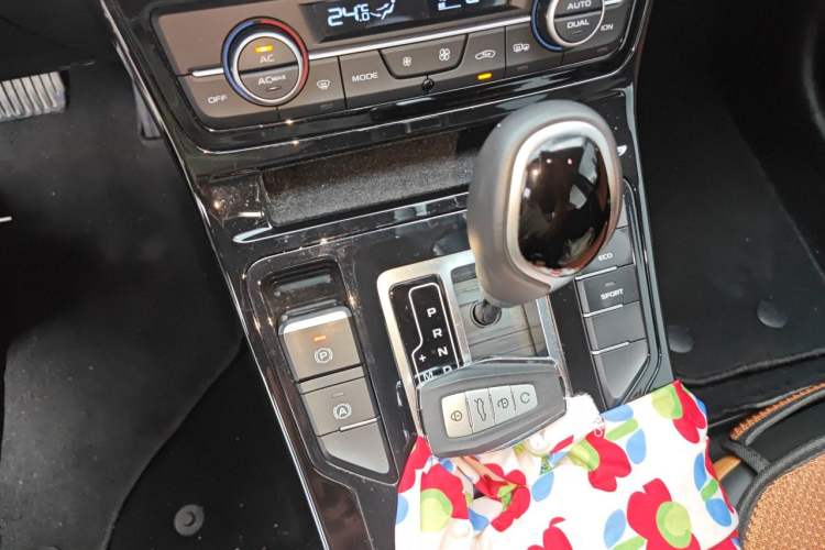 Used Geely Auto Emgrand GL 2020 1.4T CVT Luxury Model Gear Lever