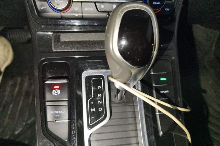 Used Geely Auto Emgrand GL 2020 1.4T CVT Luxury Model Gear Lever