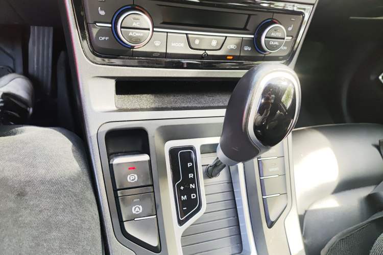 Used Geely Auto Emgrand GL 2020 1.4T CVT Luxury Edition Gear Lever