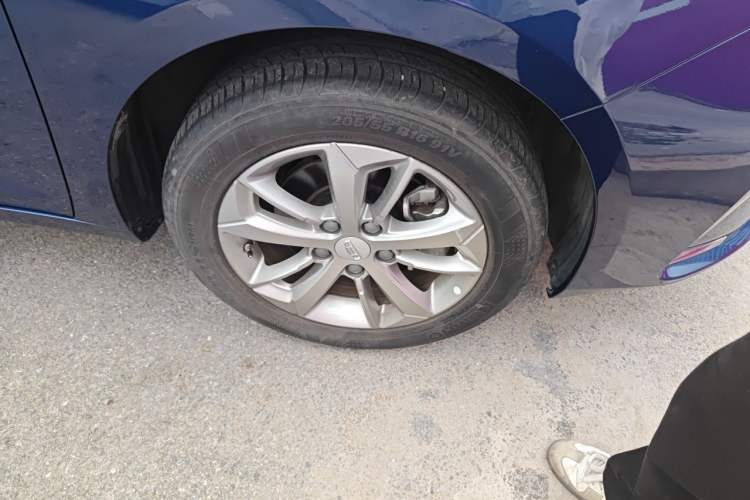 Used Geely Auto Emgrand GL 2020 1.4T CVT Luxury Model Right Front Wheel Hub