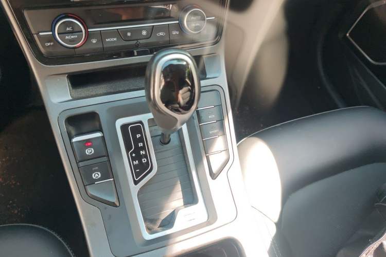 Used Geely Auto Emgrand GL 2020 1.4T CVT Luxury Model Gear Lever
