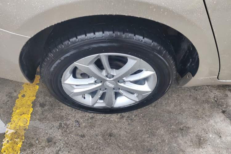 Used Geely Auto Emgrand GL 2020 1.4T CVT Luxury Model Right Rear Wheel Hub