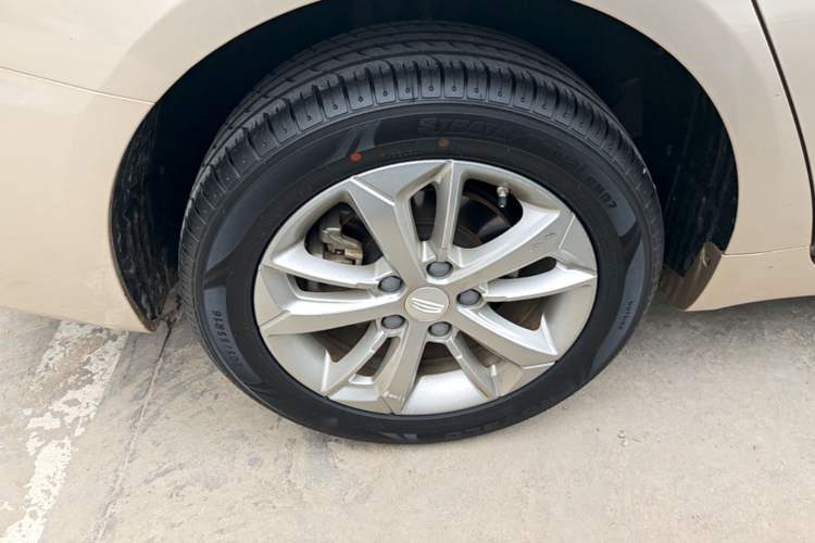 Used Geely Auto Emgrand GL 2020 1.4T CVT Luxury Model Right Rear Wheel Hub