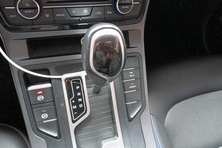 Used Geely Auto Emgrand GL 2020 1.4T CVT Luxury Model Gear Lever