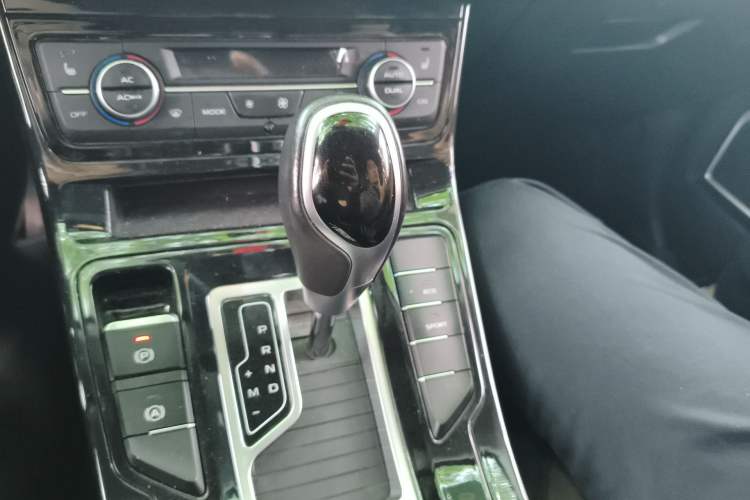 Used Geely Auto Emgrand GL 2020 1.4T CVT Luxury Edition Gear Lever