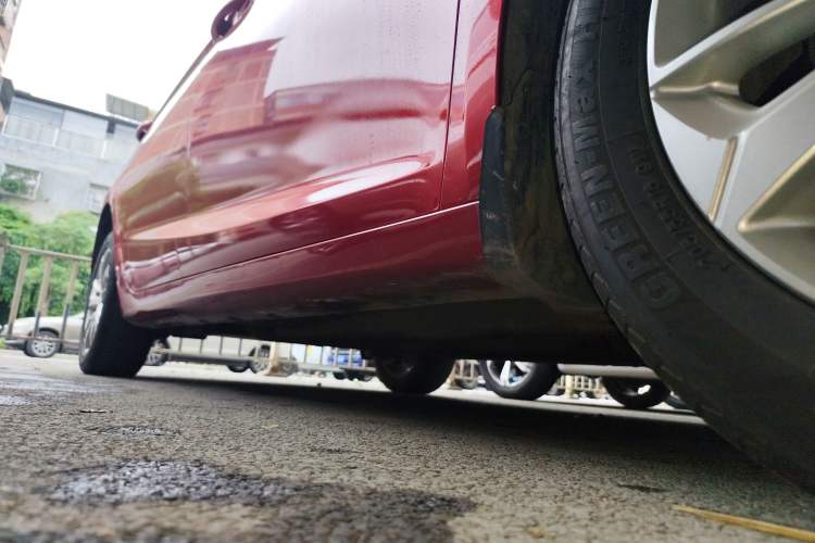 Used Geely Auto Emgrand GL 2020 1.4T CVT Luxury Model Right Side Sill
