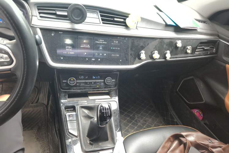 Used Geely Auto Emgrand GL 2020 1.4T Manual Luxury Model Audio And AC Panel