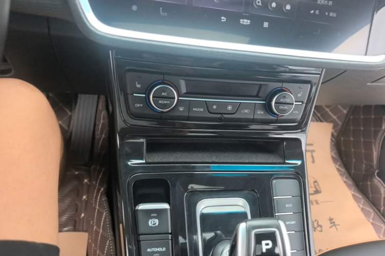 Used Geely Auto Emgrand GL 2020 1.5T DCT Luxury Model Audio And AC Panel