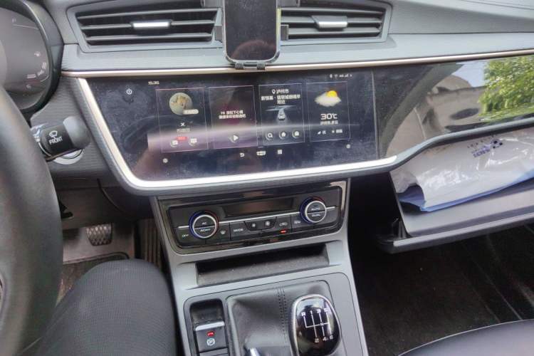 Used Geely Auto Emgrand GL 2020 1.4T Manual Luxury Model Audio And AC Panel