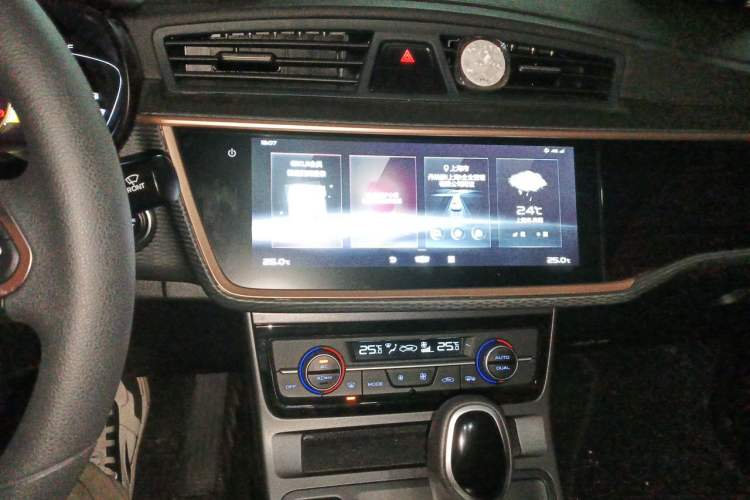 Used Geely Auto Emgrand GL 2020 1.4T CVT Luxury Model Audio And AC Panel