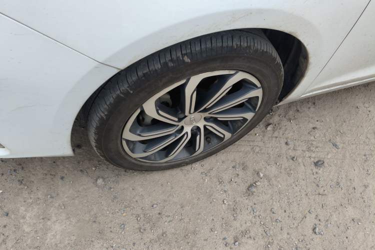 Used Geely Auto Emgrand GL 2020 1.4T CVT Luxury Edition Exterior 4