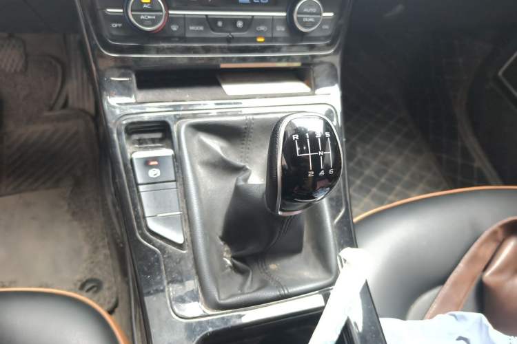 Used Geely Auto Emgrand GL 2020 1.4T Manual Luxury Model Gear Lever