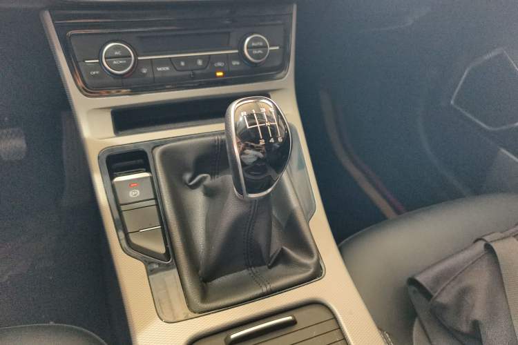 Used Geely Auto Emgrand GL 2020 1.4T Manual Luxury Model Gear Lever