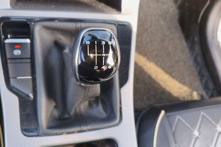 Used Geely Auto Emgrand GL 2020 1.4T Manual Luxury Model Gear Lever