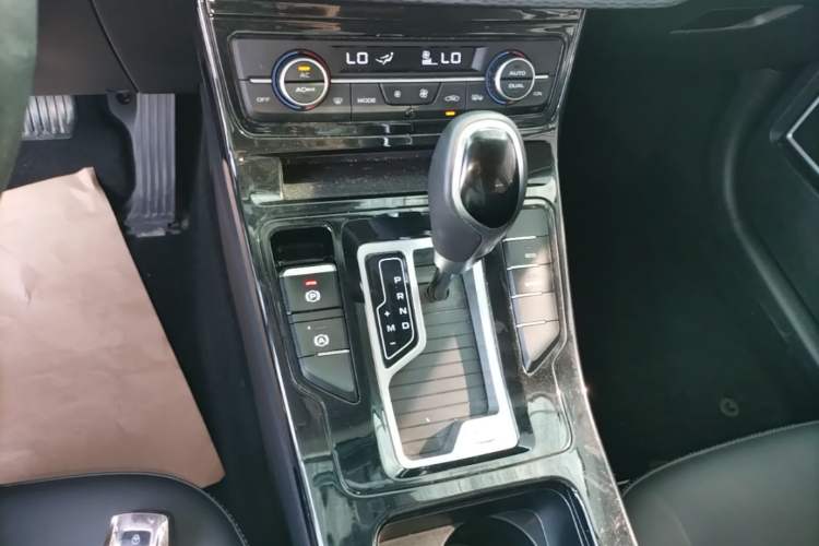 Used Geely Auto Emgrand GL 2020 1.4T CVT Luxury Model Gear Lever